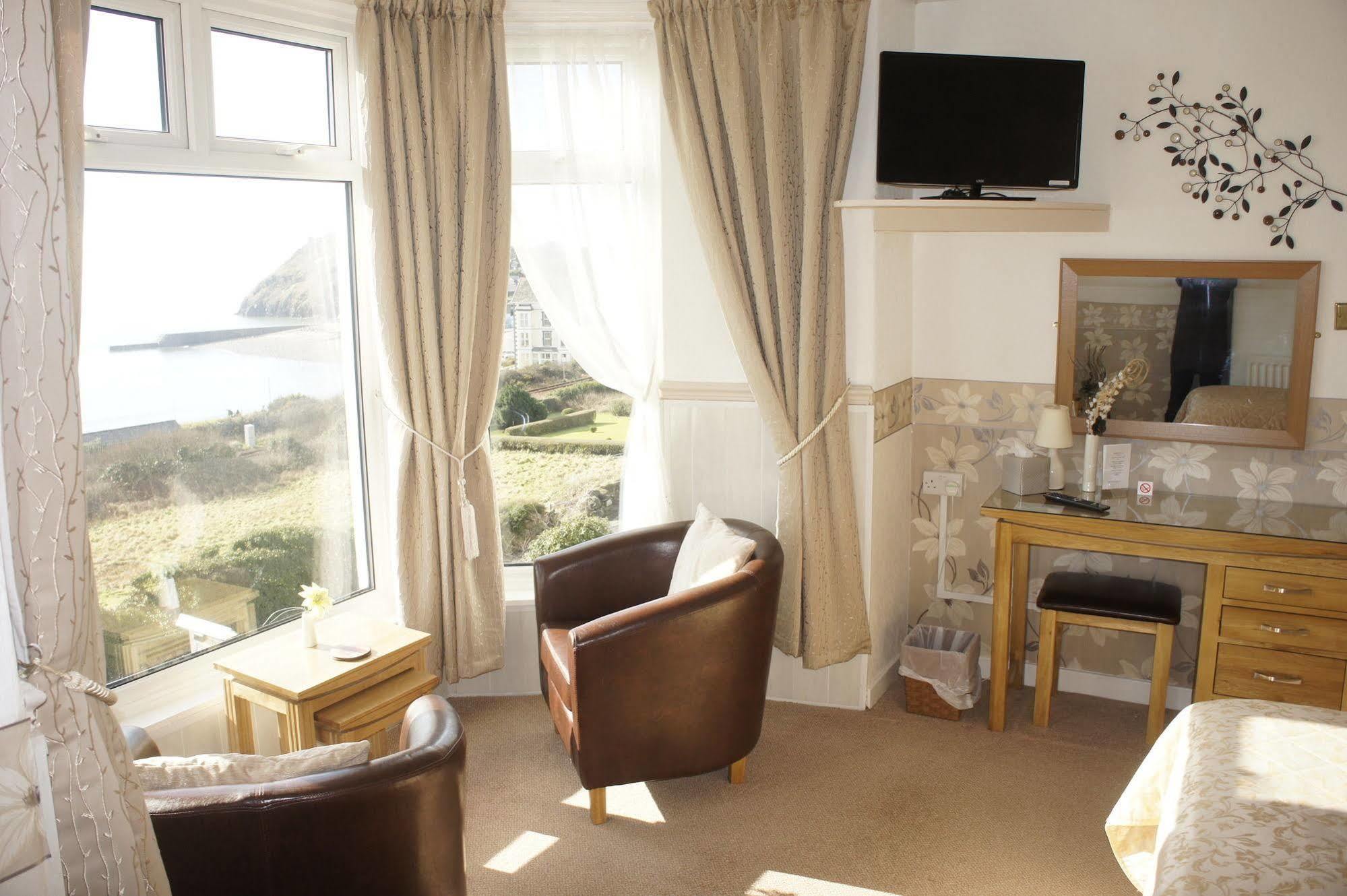 Plas Isa Hotel Criccieth Exterior photo